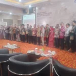 draf-buku-sejarah-indonesia-didiskusikan-oleh-para-penulis-dengan-sejarawan,-guru-dan-dosen-sejarah-serta-pers-sumbar.