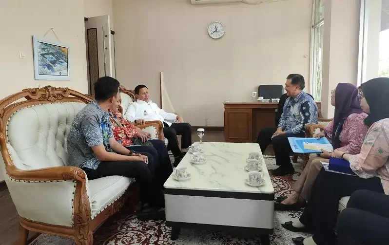 rri-ajak-walikota-bukittinggi-jadi-tokoh-pembaca-berita