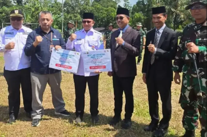 semen-padang-salurkan-500-zak-semen,-tmmd-125-di-solsel-kian-berdaya!