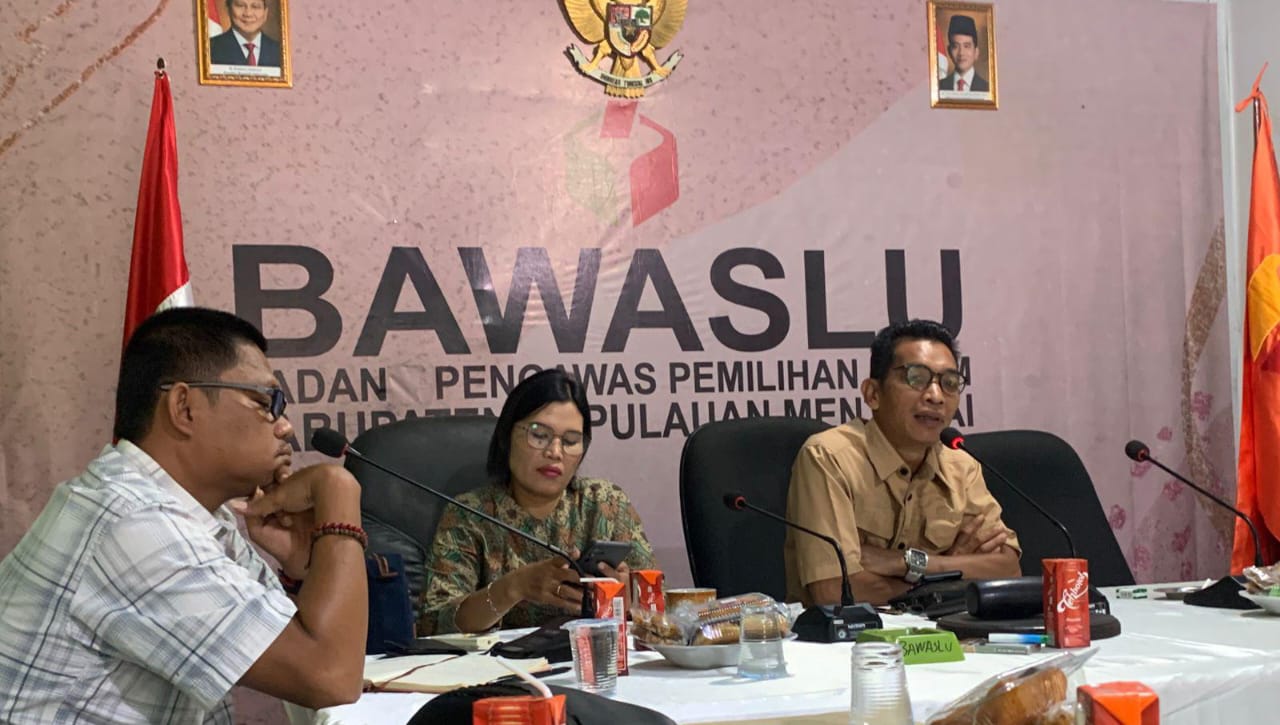 bawaslu-mentawai-adakan-rapat-pembinaan-sdm-pengawas-dan-sekretariat