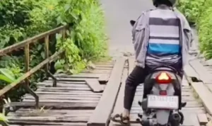 jembatan-di-matua-hilia-menuju-sitingkai-dan-palupuh-dalam-kondisi-parah