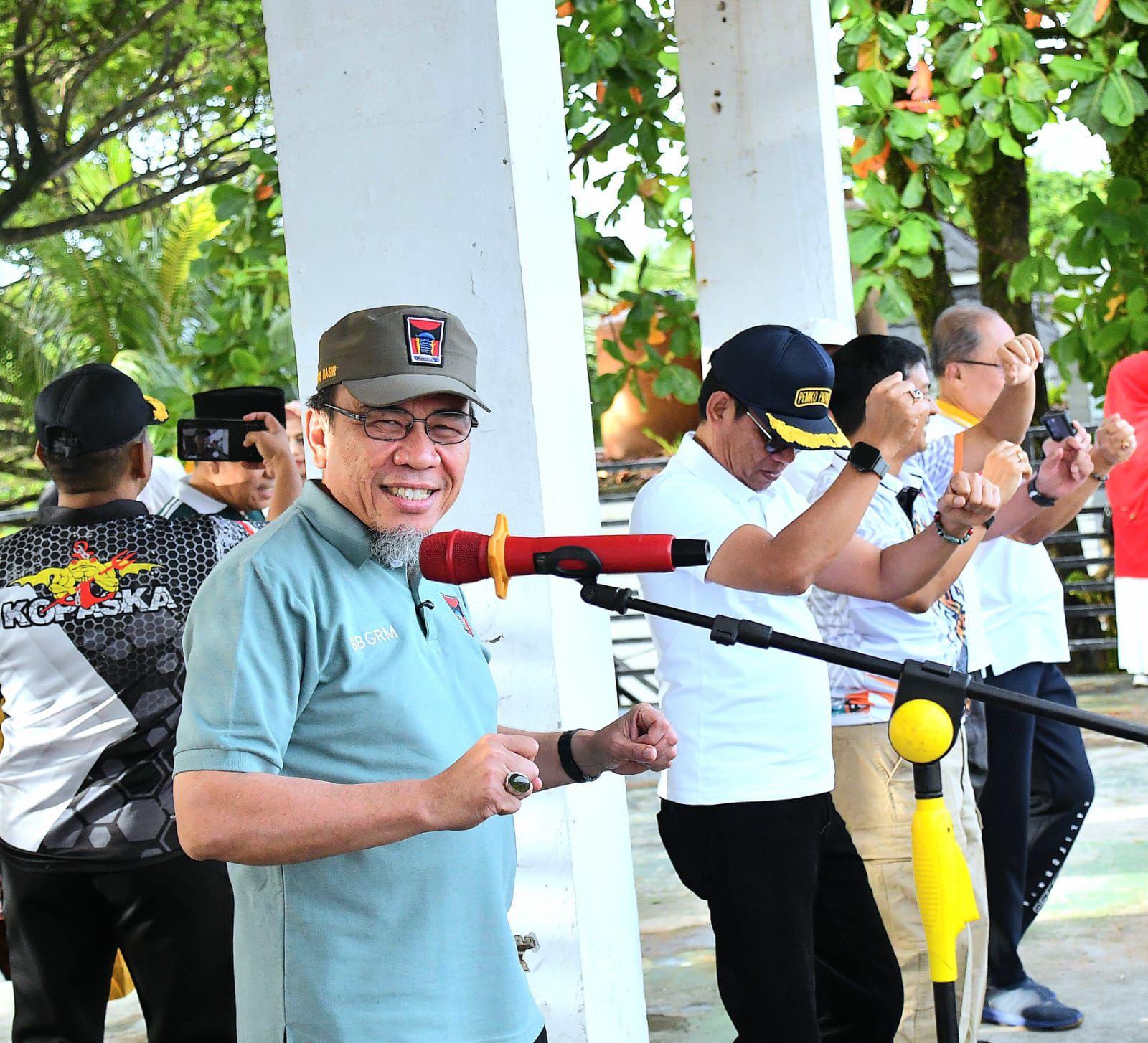 dalam-rangka-hjk-pemko-padang-gelar-bersih-bersih-massal