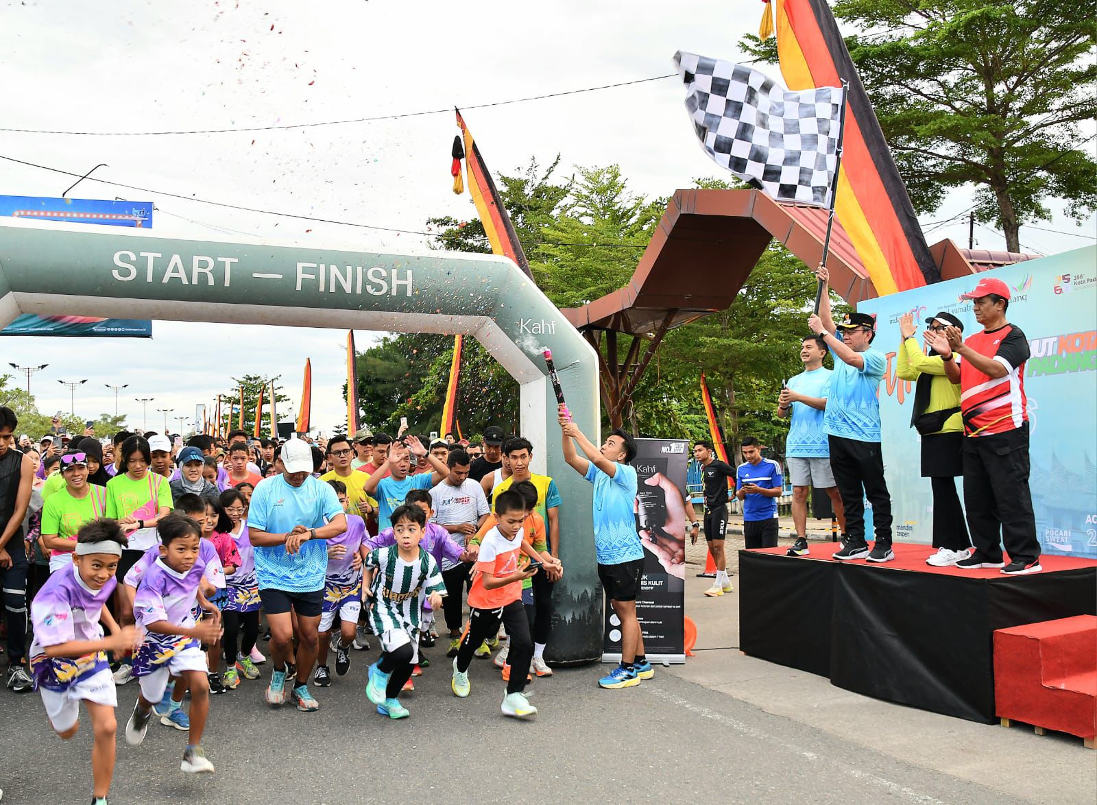 dalam-rangka-hjk-padang-ke-356-ribuan-masyarakat-ikuti-ajang-fun-run