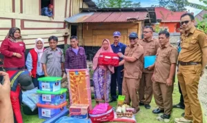 dinsos-agam-serahkan-bantuan-untuk-korban-kebakaran-di-batu-balantai-canduang