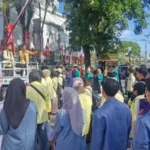 bem-sb-berunjuk-rasa-di-dprd-sumbar-sampaikan-12-tuntutan