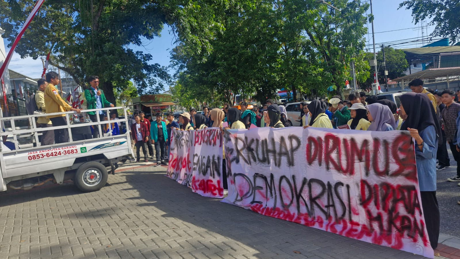 ketua-dprd-sumbar-akan-tindak-lanjuti-aspirasi-mahasiswa