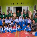 pengenalan-budaya-minangkabau-sejak-dini-melalui-kegiatan-mewarnai-oleh-mahasiswa-kkn-unand-di-tk-negeri-04-basa-ampek-balai