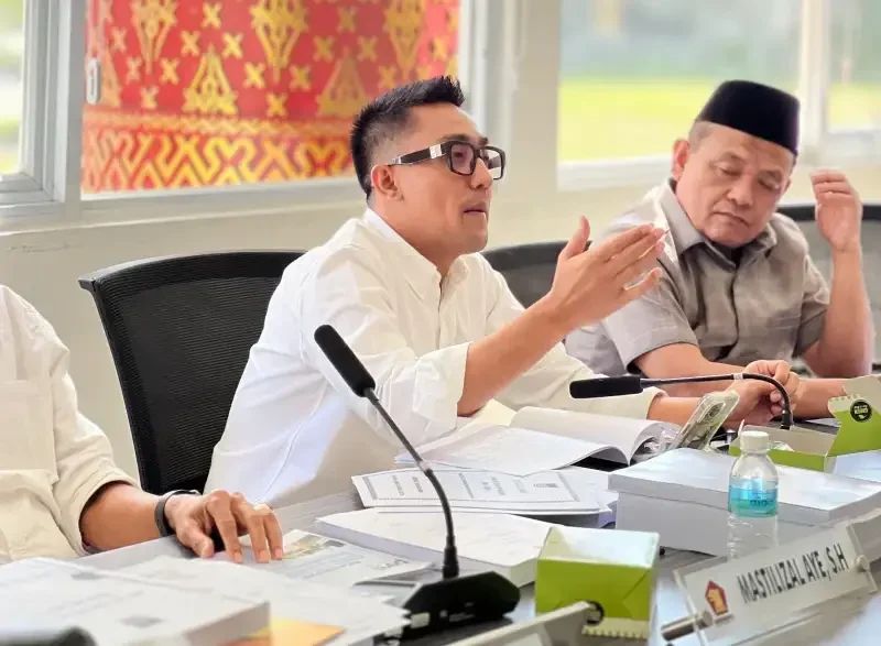 dprd-kota-padang-dorong-digitalisasi-retribusi-dan-penguatan-layanan-publik-di-kua-ppas-2026