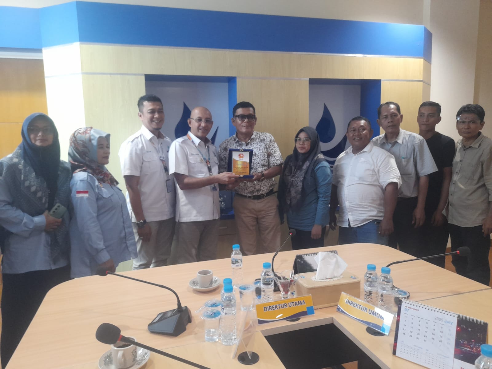 ucapan-terimakasih-perumda-air-minum-kota-padang-terima-apresiasi-dari-ikw-ri