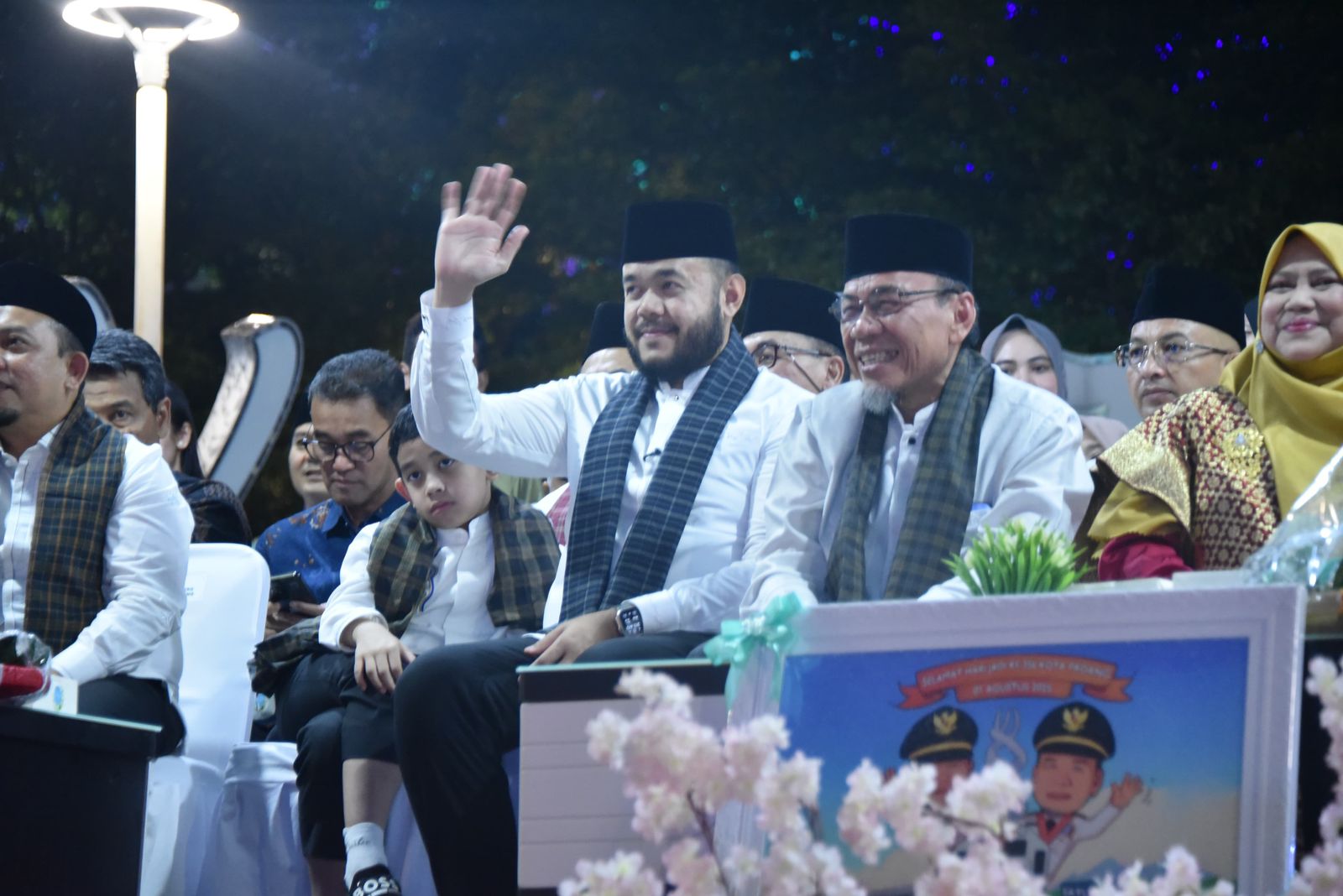 pemko-padang-sambut-hjk-ke-356-dengan-pawai-telong-telong-yang-meriah