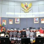 12-tokoh-masyarakat-penerima-pin-emas-di-hjk-padang-ke-356