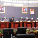 ketua-dprd-padang-muharlion-pimpin-rapat-paripurna-istimewa-hjk-padang-ke-356