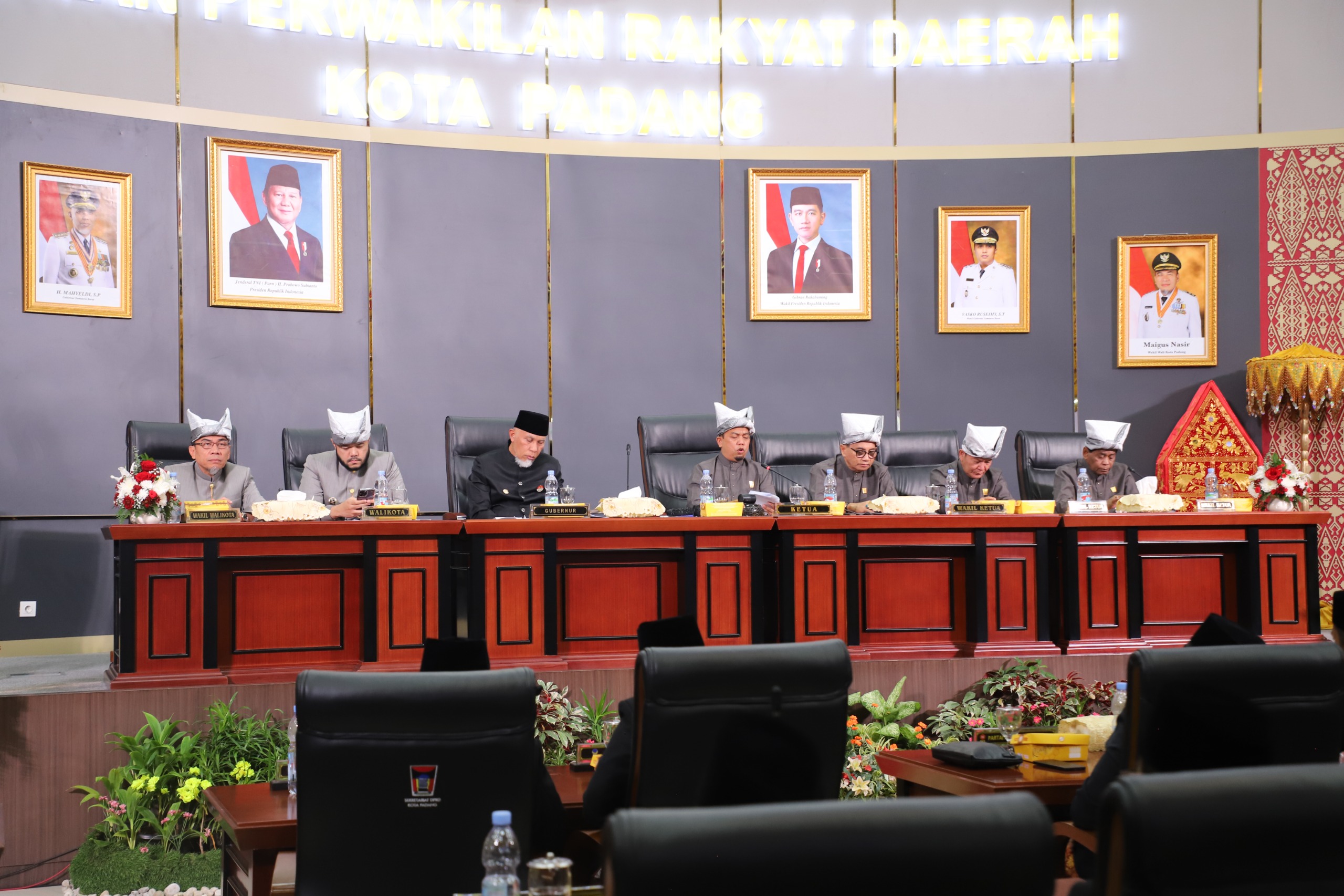 ketua-dprd-padang-muharlion-pimpin-rapat-paripurna-istimewa-hjk-padang-ke-356