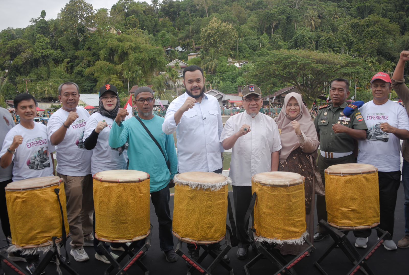walikota-padang-buka-secara-resmi-lomba-selaju-sampan-piala-walikota-cup-sarangkua-2025