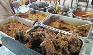 tunjang-dinosaurus-ikut-curi-perhatian-dalam-hjk-padang-ke-356