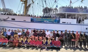 empat-hari-kri-bima-suci-bersandar-di-padang,-warga-bisa-naik-dan-saksikan-kemegahannya empat-hari-kri-bima-suci-bersandar-di-padang,-warga-bisa-naik-dan-saksikan-kemegahannya