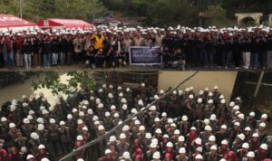 bakti-bumi-unp:-300-mahasiswa-teknik-pertambangan-dan-teknik-geologi-jadi-pelopor-geowisata-geopark-nasional-sawahlunto