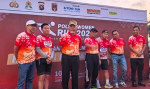 gubernur-mahyeldi-apresiasi-police-women-run-2025,-gerakkan-semangat-olahraga-dan-ekonomi-masyarakat