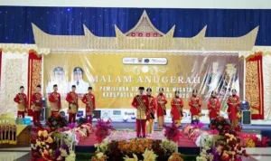 malam-anugerah-uda-uni-duta-wisata-tanah-datar-2025-digelar