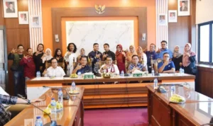 menteri-ekraf-dorong-pariaman-jadi-motor-pertumbuhan-ekonomi-kreatif menteri-ekraf-dorong-pariaman-jadi-motor-pertumbuhan-ekonomi-kreatif