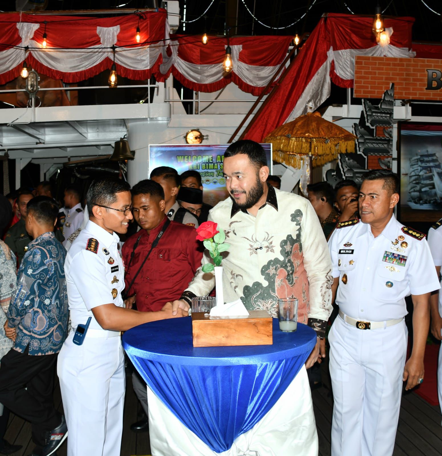 kri-bima-ruci-meriahkan-hjk-padang-ke-356,-wako-fadly-amran-apresiasi-tni-al