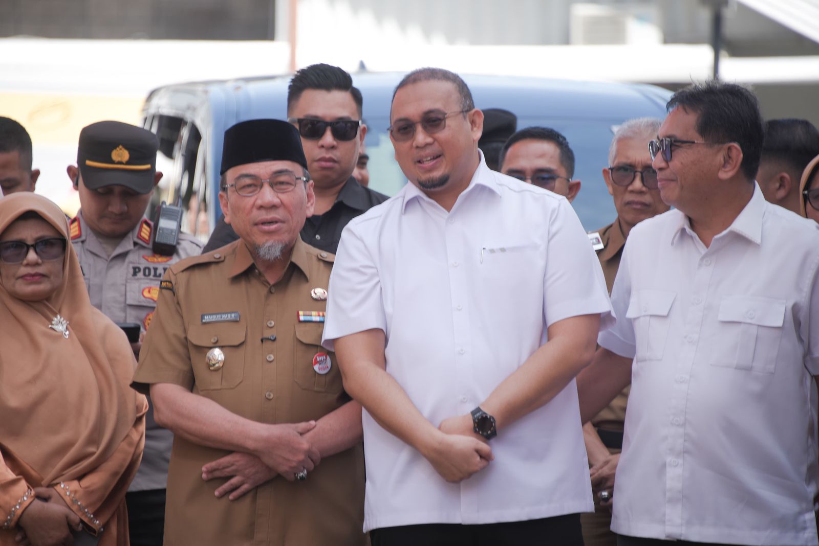 wakil-walikota-dampingi-komisi-vi-dpr-ri-andre-rosiade-tinjau-pelaksanaan-mbg-di-sdn-24-ujung-gurun