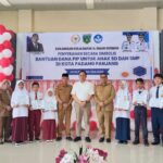 irman-gusman-salurkan-beasiswa-pip-gelombang-ke-2-untuk-437-siswa-sumbar