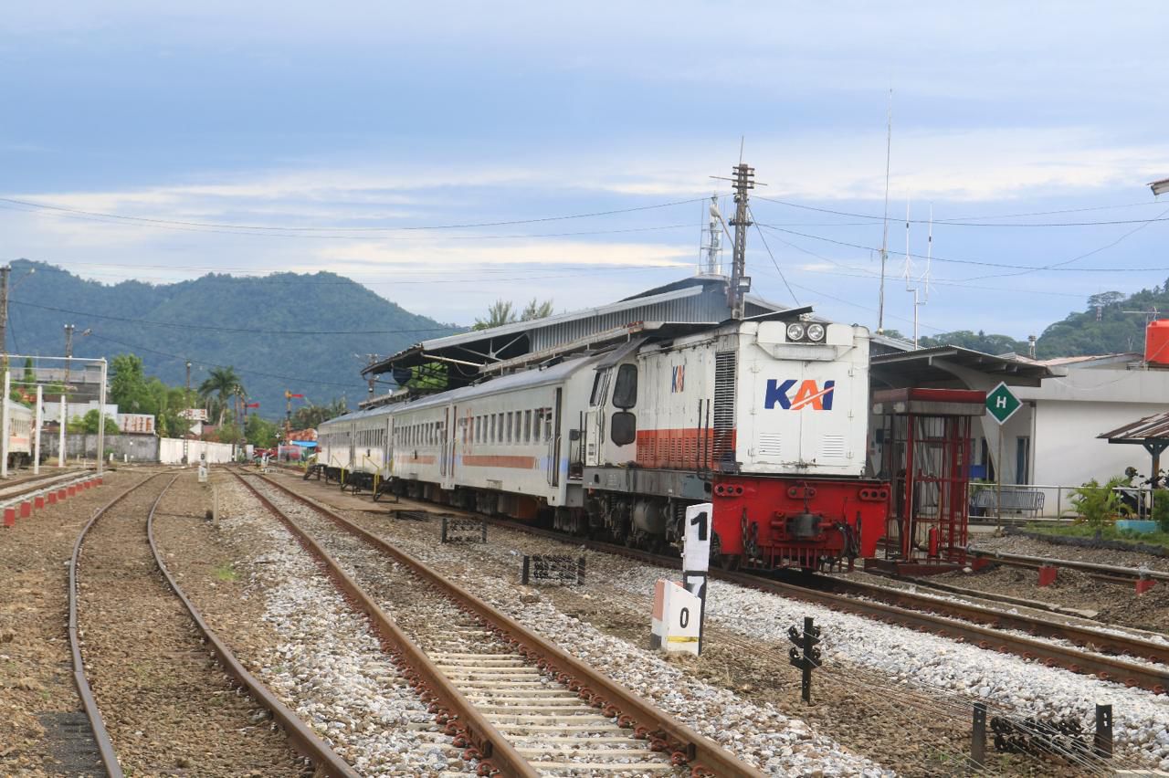 pergantian-komisaris-dan-direksi-pt-kereta-api-indonesia-(persero):-lanjutkan-estafet-transformasi-perusahaan