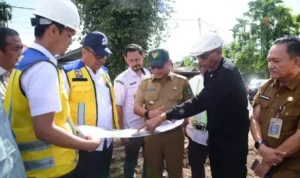 bupati-jka-tinjau-pengerjaan-normalisasi-di-talao-mundam bupati-jka-tinjau-pengerjaan-normalisasi-di-talao-mundam