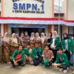 mahasiswa-kkn-unand-bagi-bagi-hadiah-sambil-edukasi-di-smpn-1-v-koto-kampung-dalam,-padang-pariaman