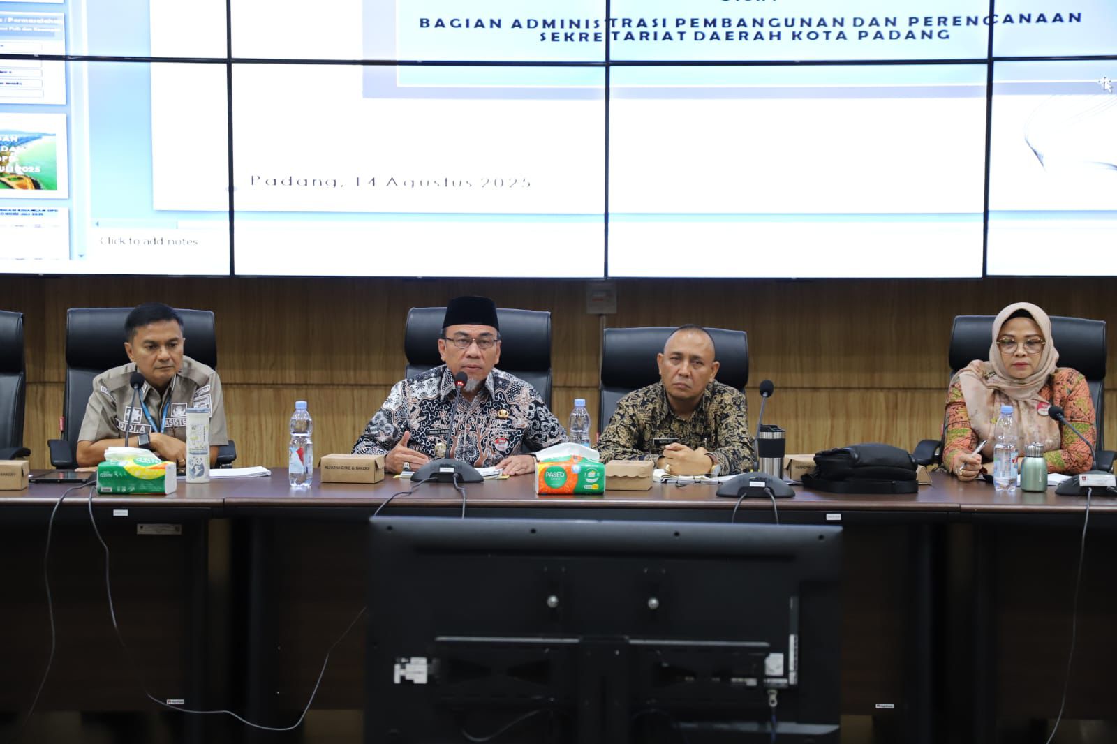 maigus-nasir-pimpin-rapat-evaluasi-pelaksanaan-kegiatan-pembangunan-semester-i-tahun-anggaran-2025