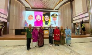 kiprah-perempuan-minang-di-dpr-ri,-hj-nevi-zuairina-terima-limpapeh-achievement-award-dari-hamas kiprah-perempuan-minang-di-dpr-ri,-hj-nevi-zuairina-terima-limpapeh-achievement-award-dari-hamas