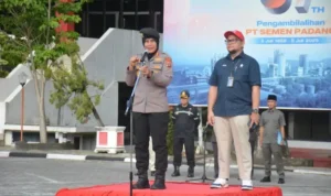 apel-gabungan-satpam-pt-semen-padang,-kombes-yessi-kurniati:-keamanan-obvitnas-tak-boleh-kendur! apel-gabungan-satpam-pt-semen-padang,-kombes-yessi-kurniati:-keamanan-obvitnas-tak-boleh-kendur!