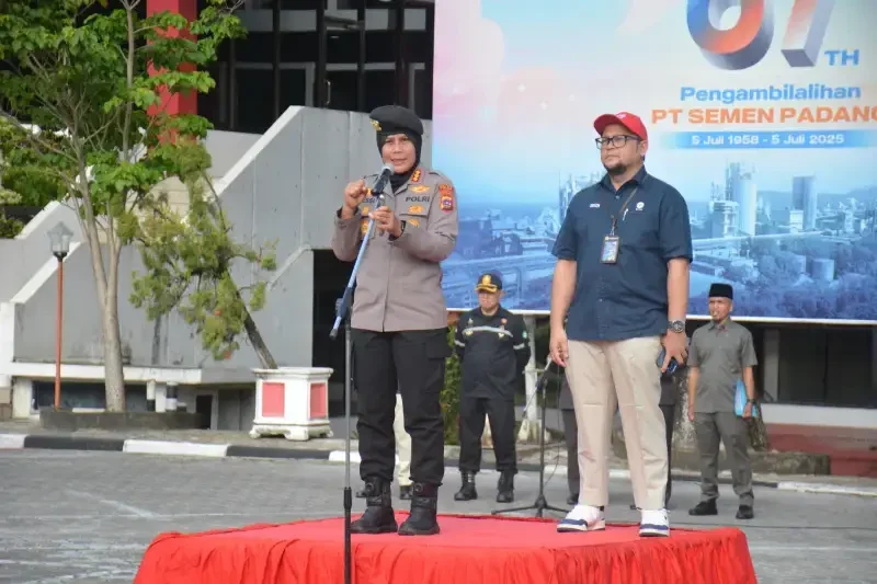 apel-gabungan-satpam-pt-semen-padang,-kombes-yessi-kurniati:-keamanan-obvitnas-tak-boleh-kendur!