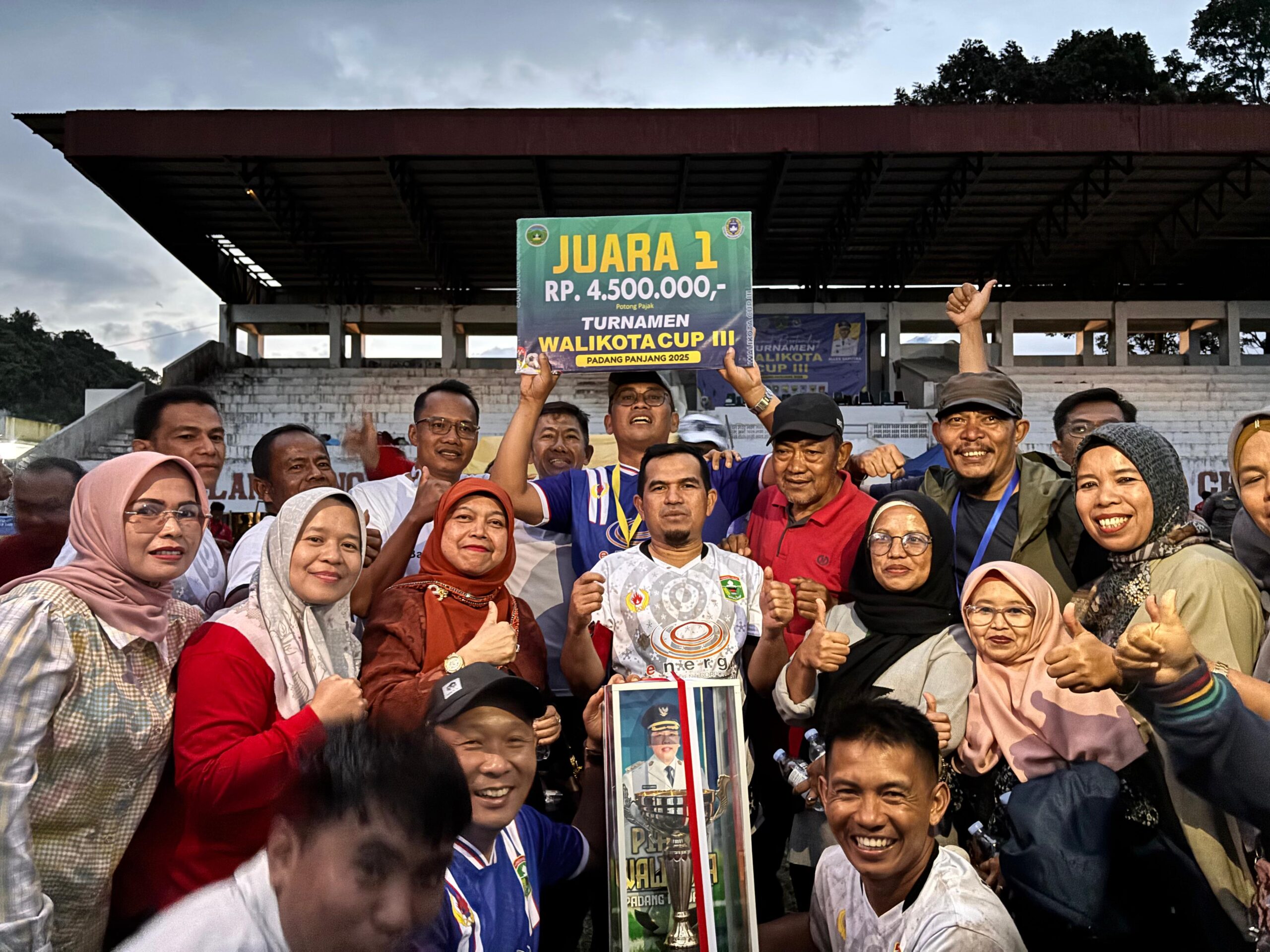 selamat-pemkab-solok-berhasil-bawa-piala-bergilir-padang-panjang-cup-iii