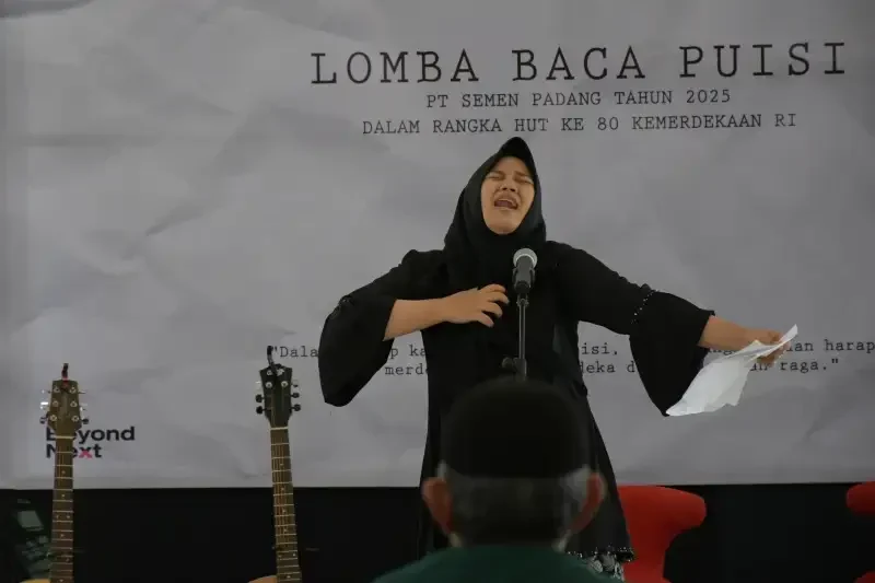 pt-semen-padang-rayakan-hut-ke-80-ri-dengan-lomba-baca-puisi
