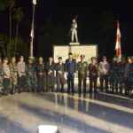 peringati-hut-kemerdekaan-walikota-padang-bersama-forkopimda-gelar-apel-kehormatan-dan-renungan-suci-di-tmp-kuranji