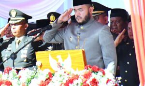 wako-fadly-amran-inspektur-upacara-peringatan-hut-ri-ke-80-di-lapangan-apeksi-padang