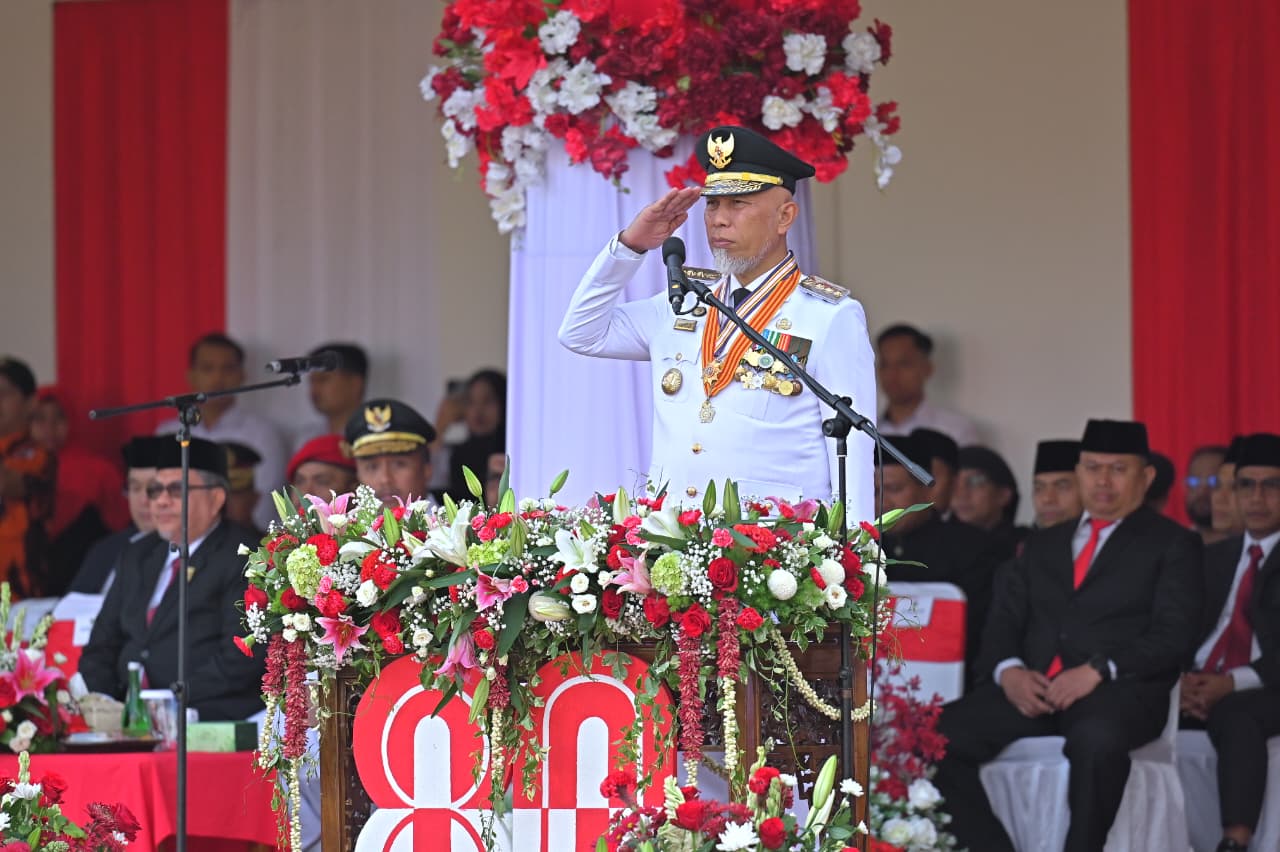 upacara-peringatan-hut-ke-80-ri:-gubernur-mahyeldi-ajak-masyarakat-kokohkan-persatuan-menuju-indonesia-emas