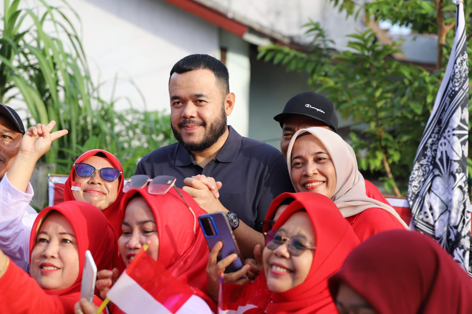 meriahkan-hut-kemerdekaan-indonesia-walikota-padang-lepas-jalan-santai-di-komplek-kamela-permai-lubuk-buaya