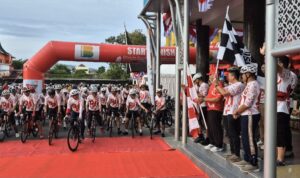 gubernur-mahyeldi-lepas-peserta-gowes-parade-merah-putih-80-kilometer gubernur-mahyeldi-lepas-peserta-gowes-parade-merah-putih-80-kilometer