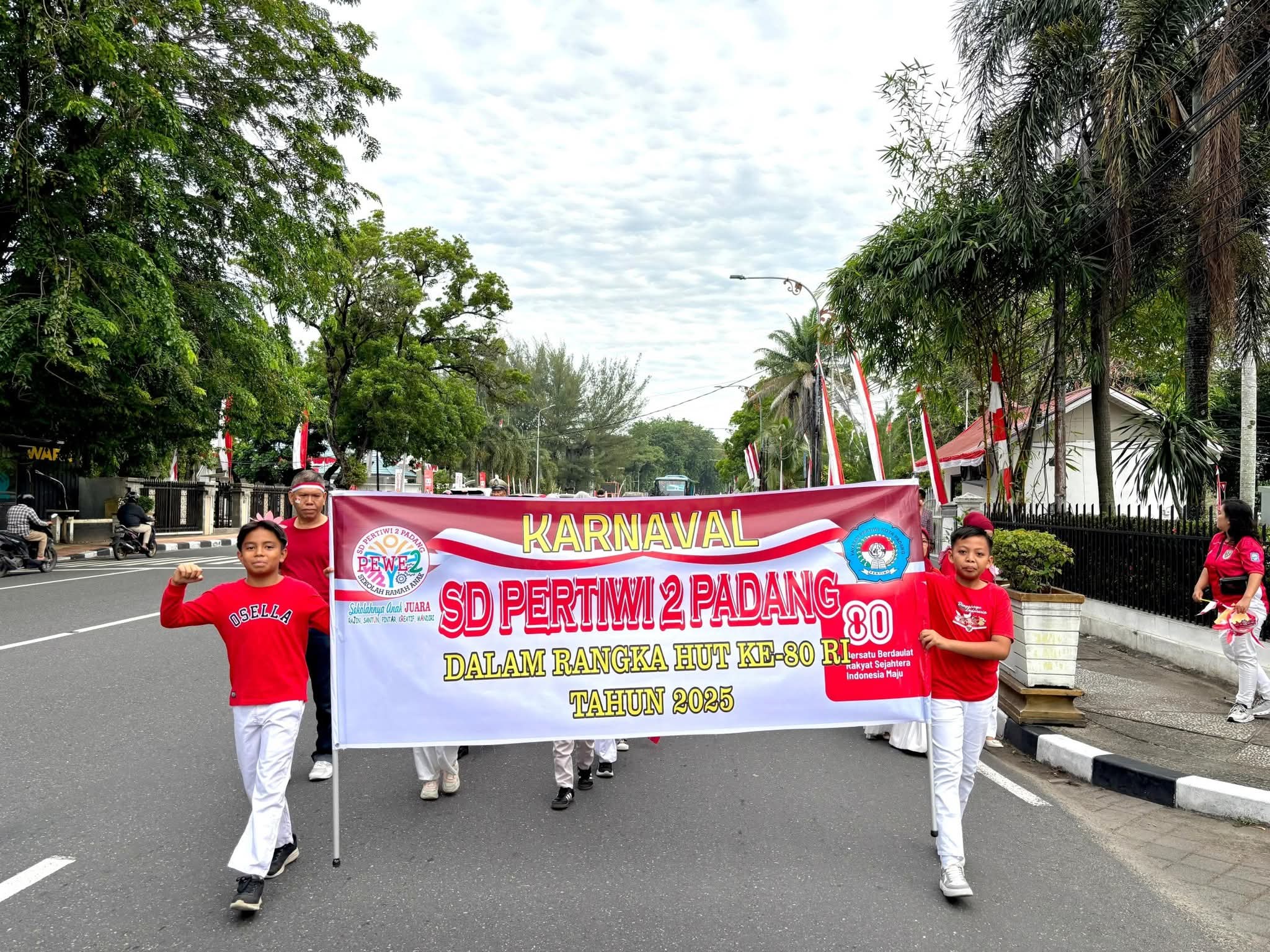 sd-pertiwi-2-padang-meriahkan-hut-kemerdekaan-dengan-bermacam-perlombaan