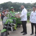 wako-fadly-amran-serahkan-179-betor-ke-petugas-lps-se-kota-padang