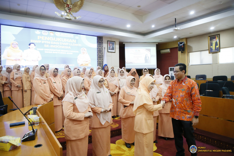 dikukuhkan-dwp-kemdiktisaintek,-hilma-krismadinata:-dwp-unp-siap-berdaya-dan-menginspirasi