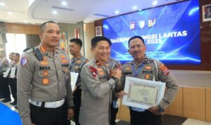 sejumlah-satlantas-jajaran-polda-sumbar-raih-piagam-penghargaan-pada-rakernis-fungsi-lantas-tahun-2025