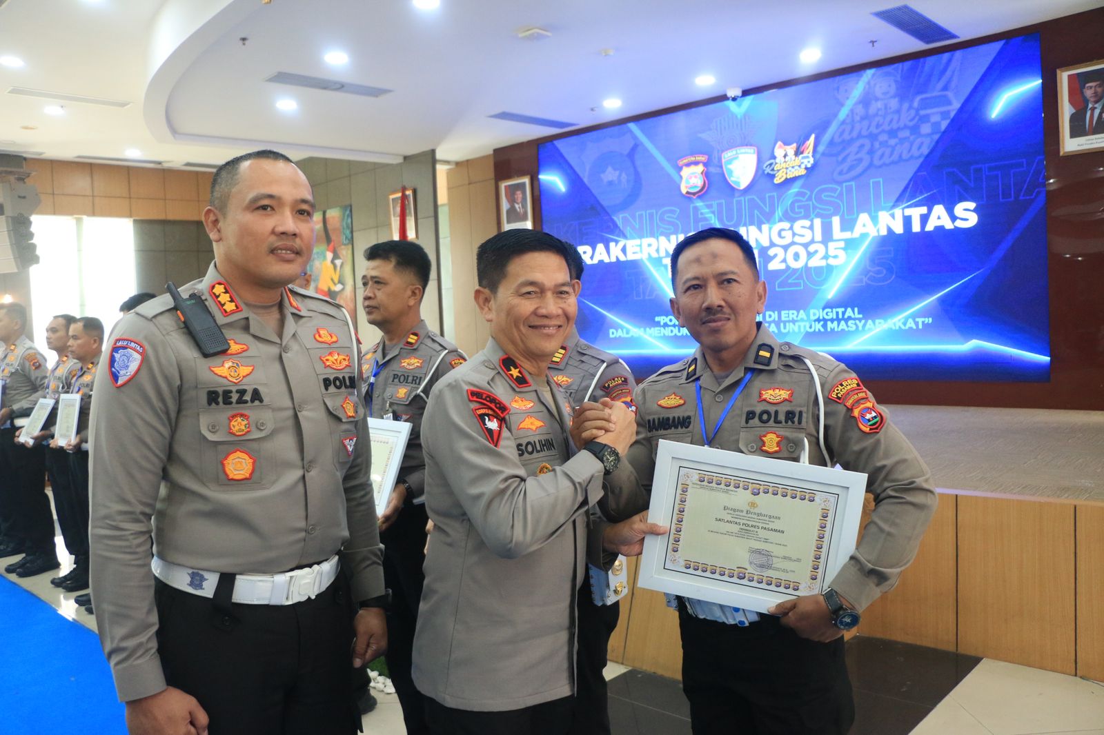 sejumlah-satlantas-jajaran-polda-sumbar-raih-piagam-penghargaan-pada-rakernis-fungsi-lantas-tahun-2025