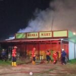 hamka-mart-di-aia-pacah-padang-terbakar