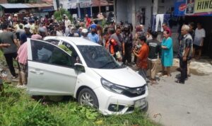 mobil-brio-tertabrak-kereta-api-di-padang,-dua-siswa-sman-10-meninggal-dunia mobil-brio-tertabrak-kereta-api-di-padang,-dua-siswa-sman-10-meninggal-dunia
