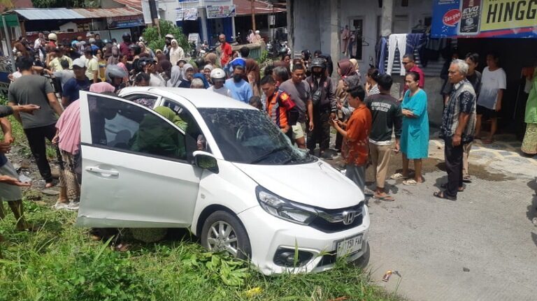 mobil-brio-tertabrak-kereta-api-di-padang,-dua-siswa-sman-10-meninggal-dunia