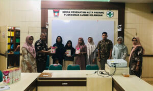 pt-semen-padang-perkuat-program-genting-2025,-salurkan-susu-khusus-untuk-ibu-hamil-kek pt-semen-padang-perkuat-program-genting-2025,-salurkan-susu-khusus-untuk-ibu-hamil-kek